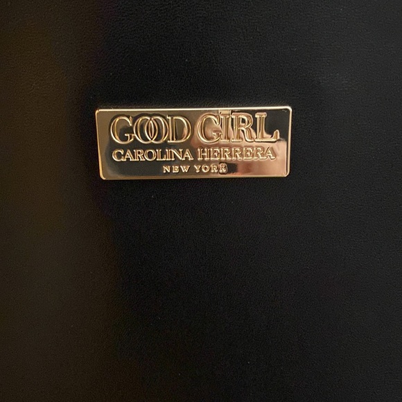 New Carolina Herrera Goodgirl tote + 6 clarins beauty & 3 Firstaid beauty & bag - Picture 10 of 10